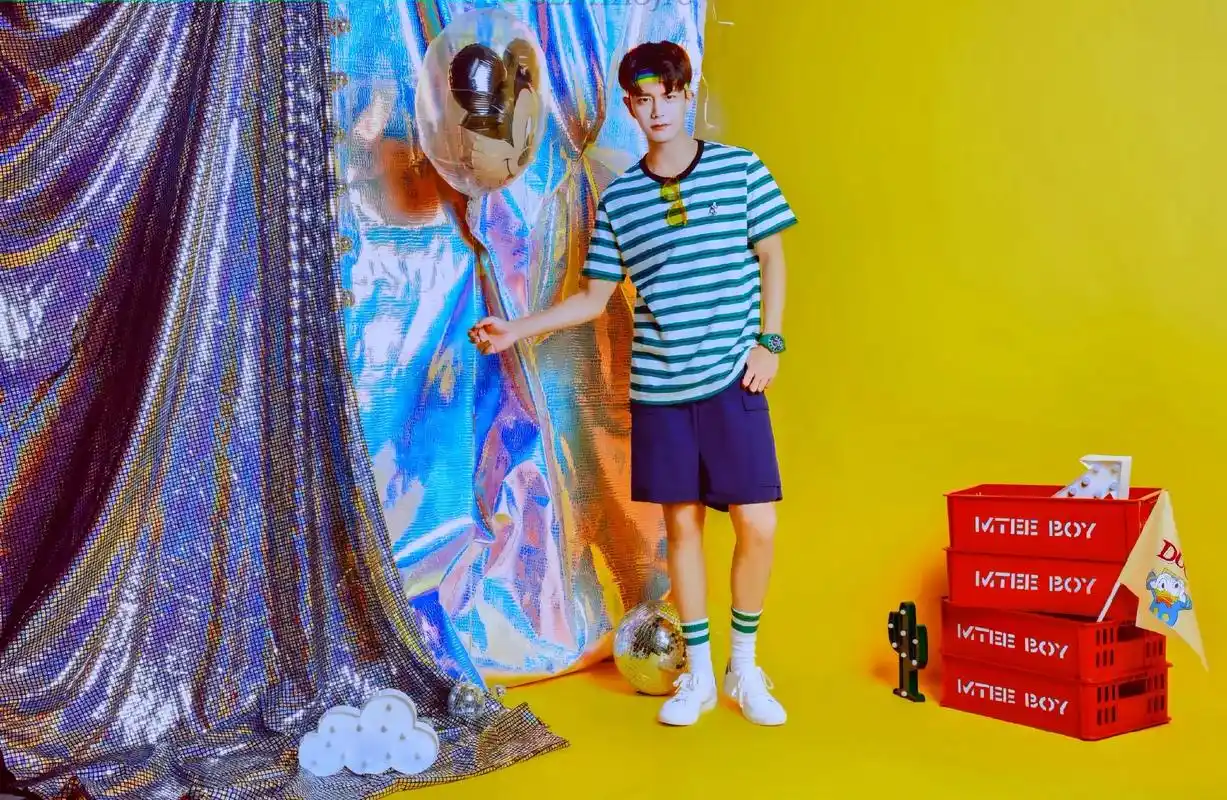 任嘉伦 #任嘉伦壁纸  想用甜甜圈套住你, 这样你就是我的 - 抖音