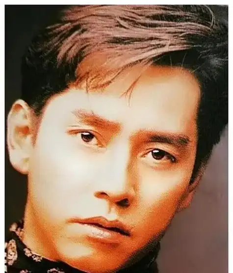 "校长"谭咏麟的风流史,以及让他爱不释手的小22岁女粉丝