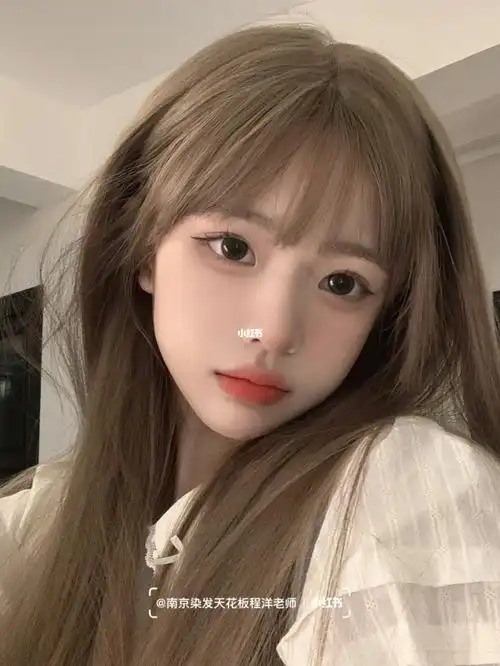 奶茶色系女生染得最多的显白发色混血感