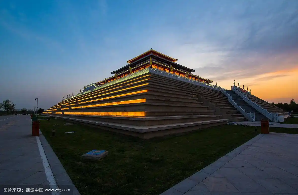 晚霞中的朝歌鹿台阁