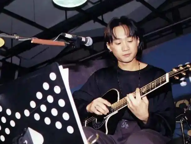 黄家驹什么时候死的93年黄家驹抢救无效离世