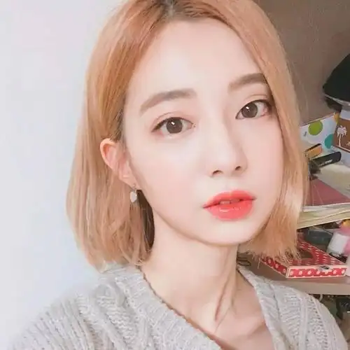 短发八字刘海让你做回清纯萌妹子