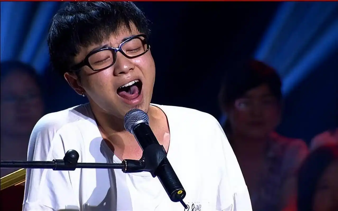 如此的支持与赞赏,华晨宇真的是"音乐才子"吗?不尽然.