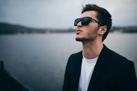 人的情感面部表情感觉和冥想.社会问题概念照片