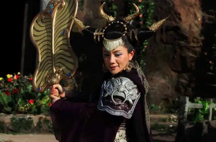 2,西游记铁扇公主是罗刹女,是冥河老祖之女,是魔王的压寨夫人,只能算