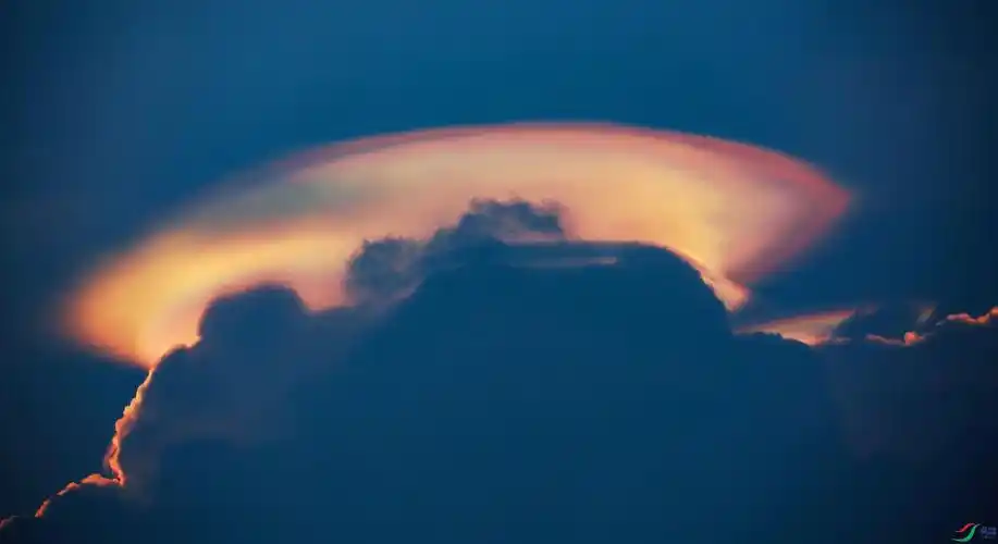 又见天空七彩云