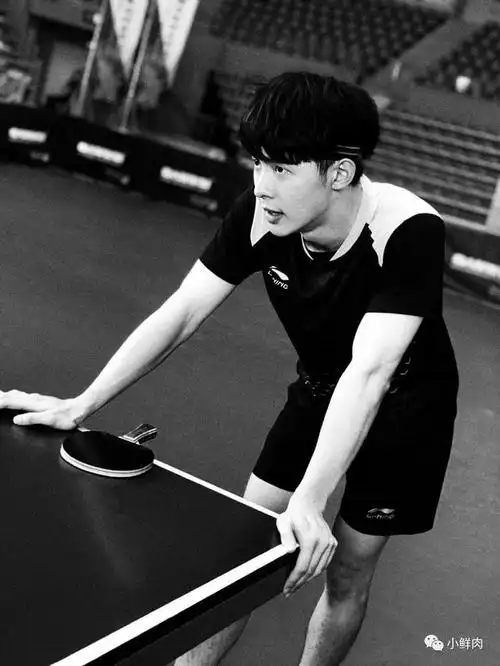 我比较喜欢的角色是朱元冰饰演的侯建白▼