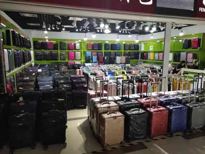 只是在临走的时候,在门口拍了张照,作为以后来白沟买包寻找的依据