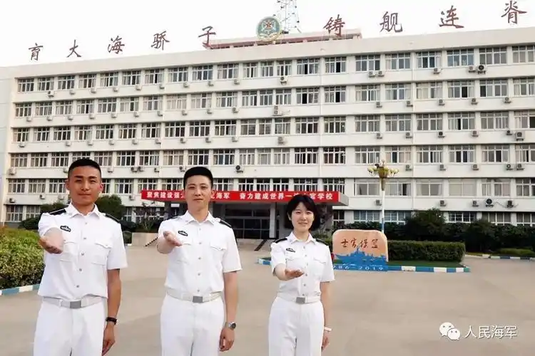 你没看错,这真的是海军士官学校的生活!