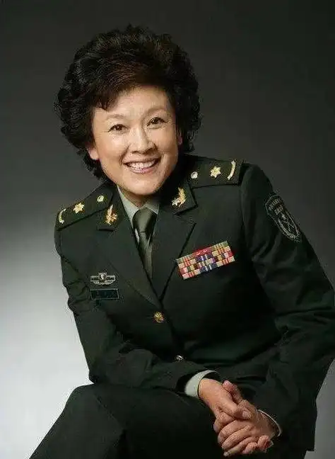 宋春丽随着年龄的增长愈发美丽动人,并顺利加入了文工团.