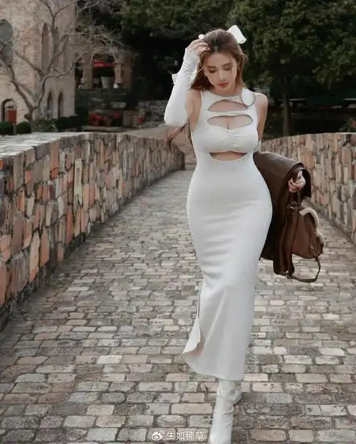 68!完美极致的腰臀比例,这曲线,太离谱了吧!