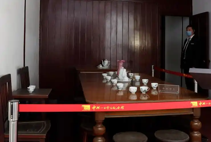 中共一大会址:在这里,寻见初心 - 中国军网