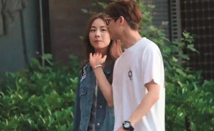 毕竟是自己的父亲,邱胜翊不会不管,为父亲偿还了上千万的债务,他却没