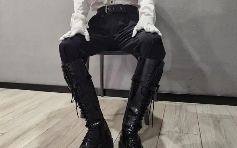 马靴日常|白衬衫白手套与绑带靴