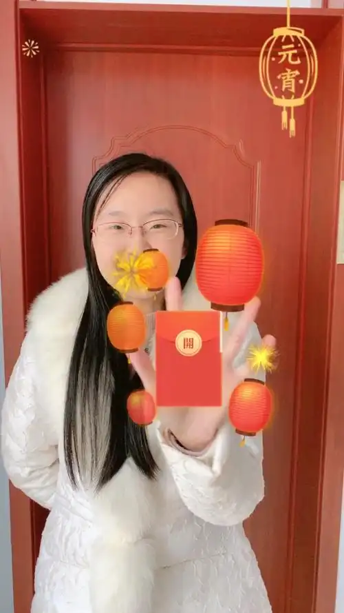 元宵趣味游园会#美女达人发红包,猜一下左手还是右手!