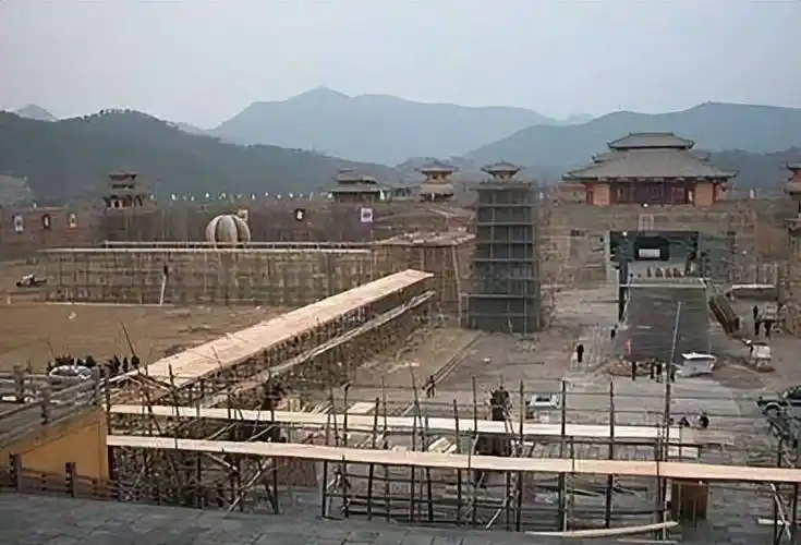 80多岁老人花300亿在横店重建圆明园,专家强烈反对,今已完工6年