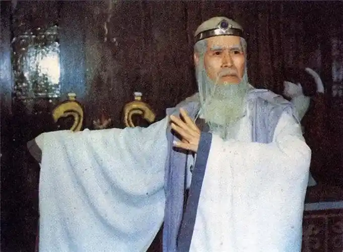 90版《封神榜》珍贵花絮:当演员们穿回时装,你还能认出是谁吗_腾讯