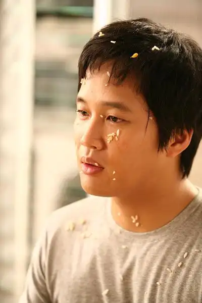 "这是韩国喜剧男星车太贤主演的最新电影《非常主播》(原名《过速绯闻