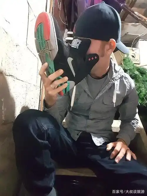 为什么很多鞋头喜欢闻自己的臭球鞋?