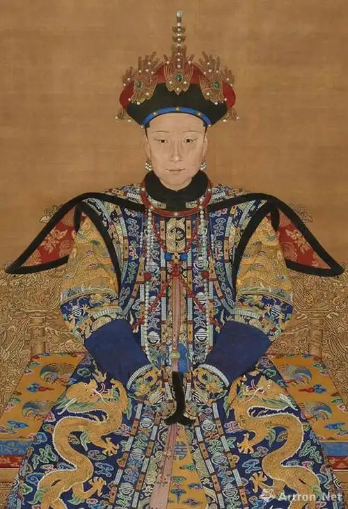 清乾隆《孝贤纯皇后像轴》(局部),绢本设色