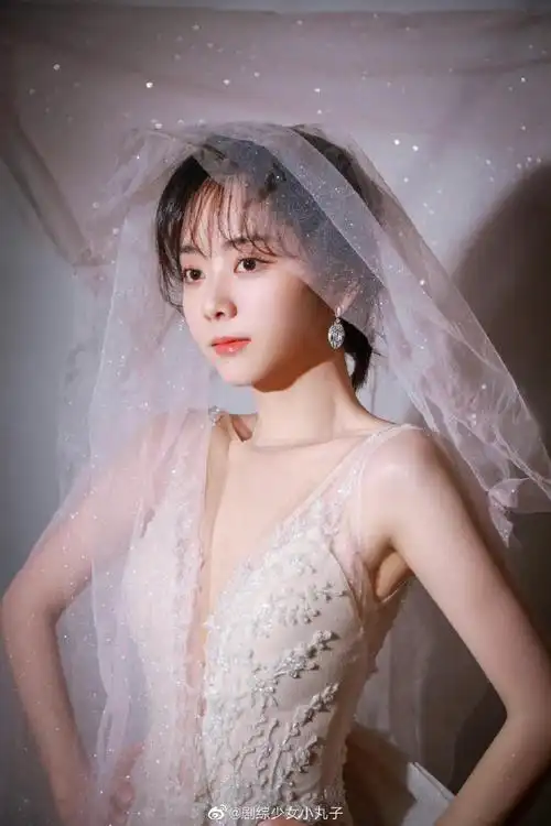 谭松韵金鹰节颁奖晚会