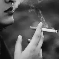 微信吸烟戴草帽的头像