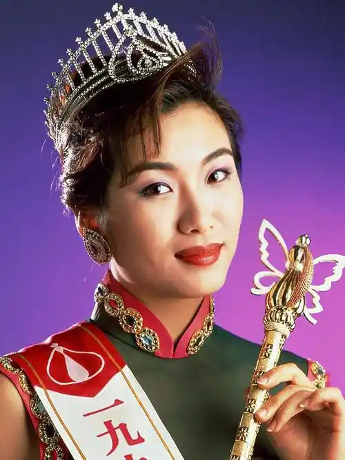 莫可欣 - 成龙力推的"最丑港姐",被方中信独宠25年,却仍遭质疑_陈淑兰