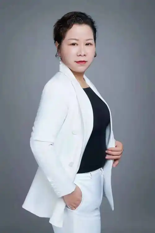 「86岁创业女神」85后美女老板创业