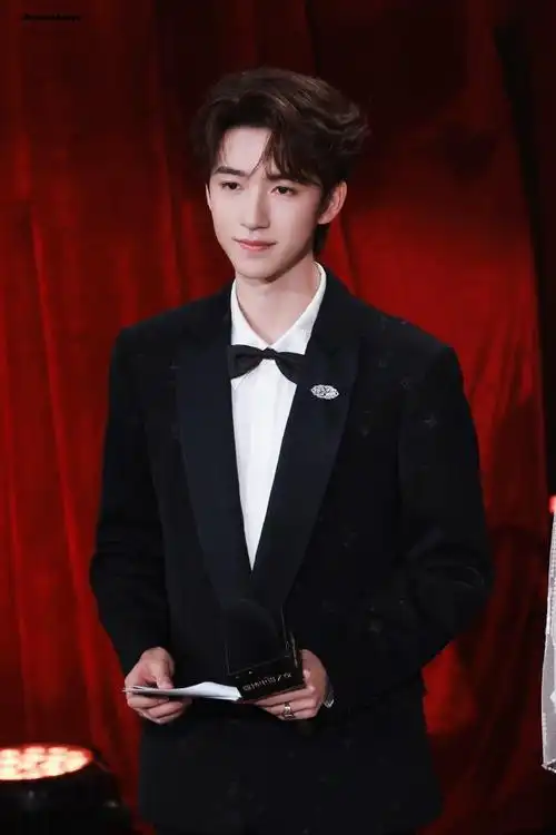 翔霖超话3836383936323736属于你的92#贺峻霖主持