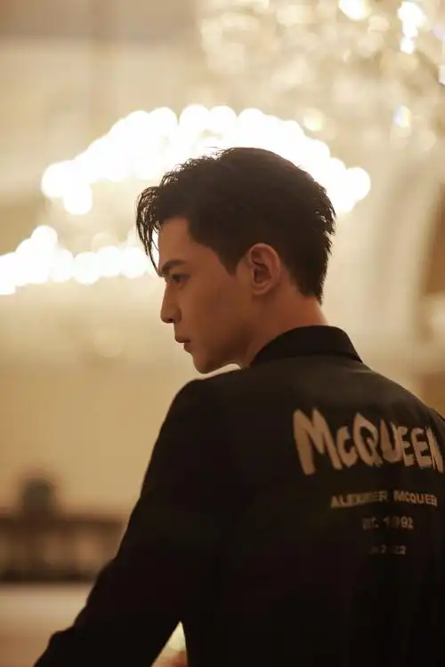 唐晓天西装帅气矜贵迷人写真图片1112