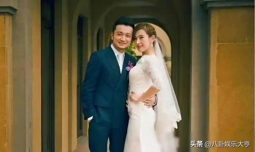 撒贝宁携老婆新疆庆生,同尼小哥跳民族舞,小尼老婆缺席引热议_李白