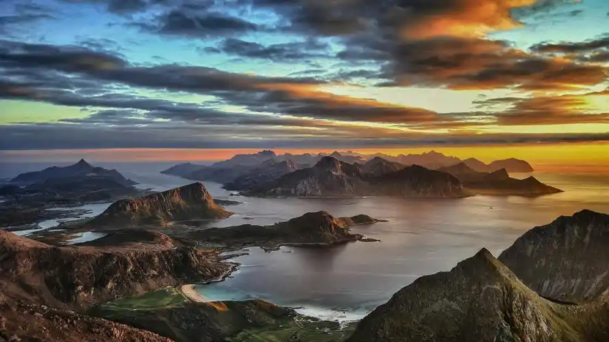 下载桌布 2560x1440 himmeltinden,莱克内斯,挪威,日落,山,云 qhd 桌