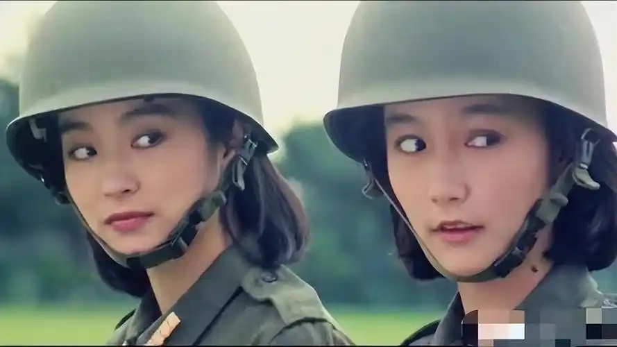 杨桃扮演者(同样是军装照,把宋轶周冬雨和殷桃放一起对比,差距就出来
