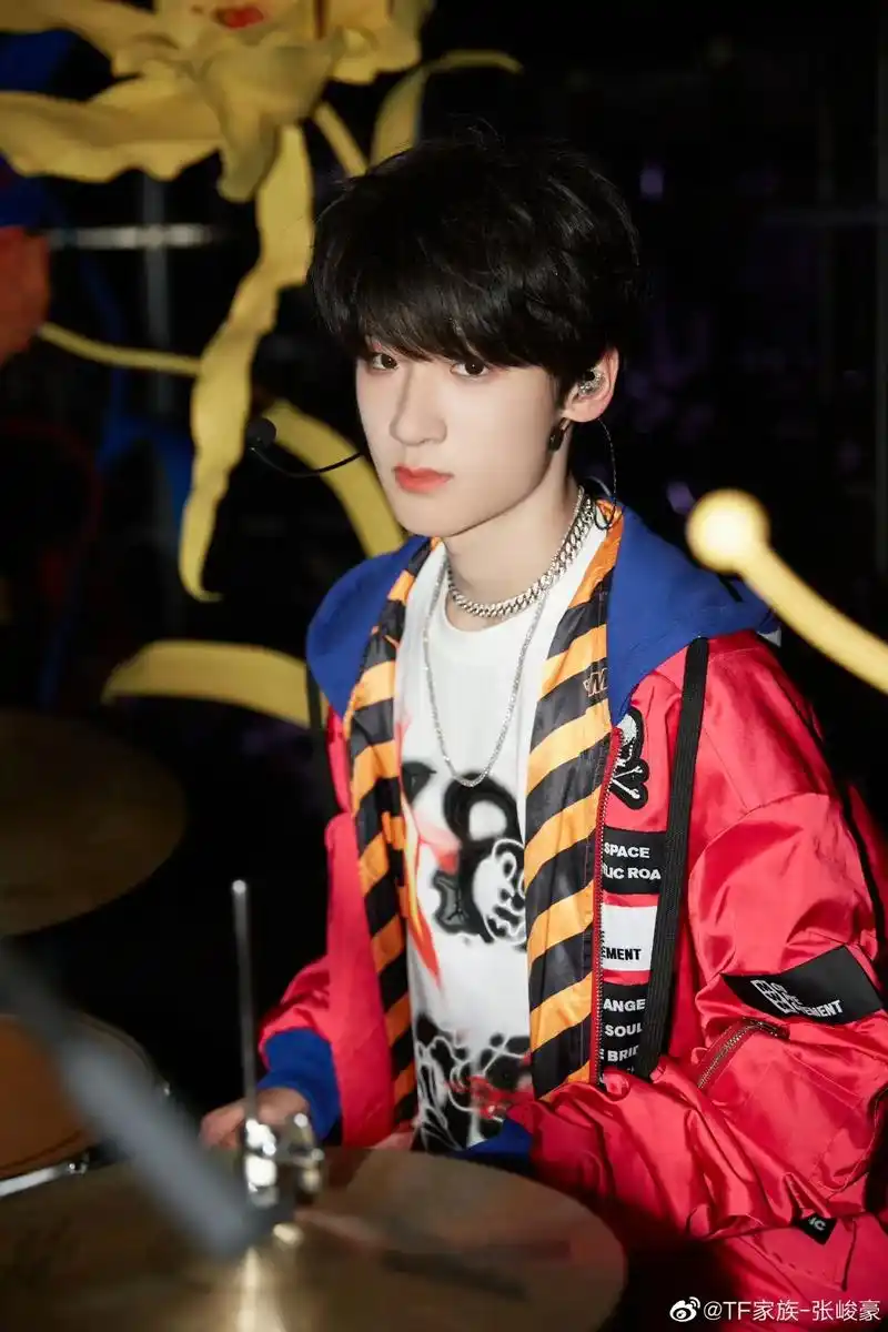 张峻豪 #tf家族蝴蝶效应 #神图 不信只有我还没有走出来 - 抖音