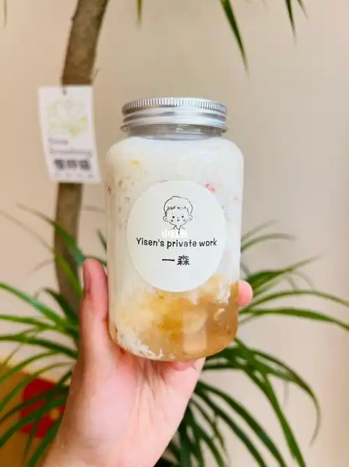 我就是靠卖这一瓶桃胶雪燕炖奶起步创业的