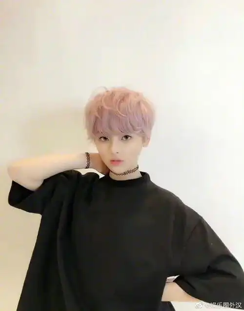 杨超越紫色短发旧照##杨超越短发旧照