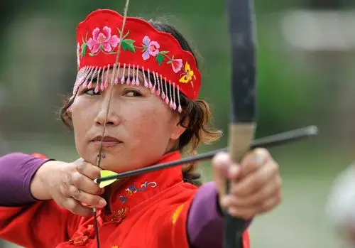 锡伯族射箭,写家谱