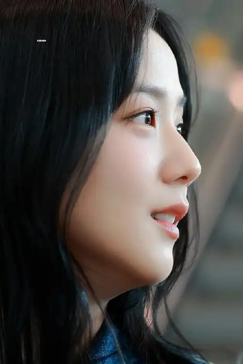 kimjisoo超话#金智秀幸福指数103%#240226 icn机场出境 饭拍高清 1pcr