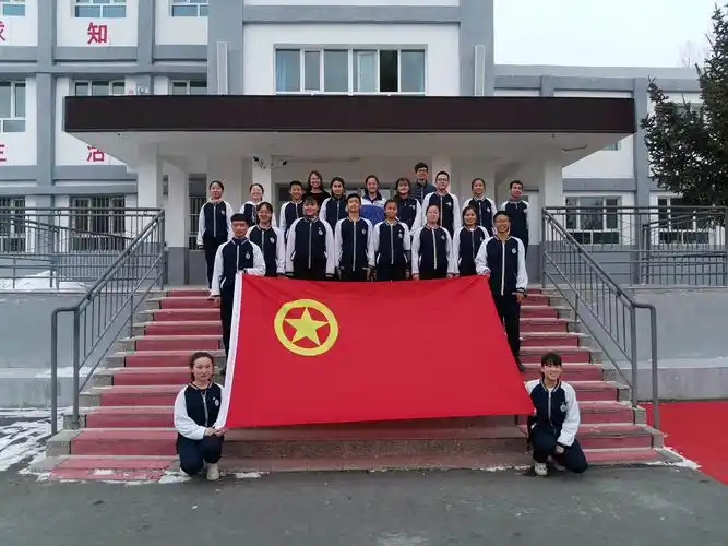 第九师165团中学召开2019年第三批共青团员入团仪式