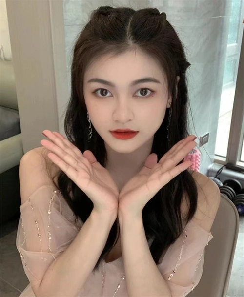 清新文艺伴娘发型 伴娘编发发型分享_场合发型 - 美发站