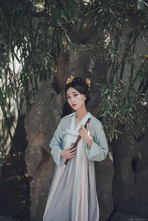 丝抽霜藕织仙衣 立近芭蕉怨落-一方受行