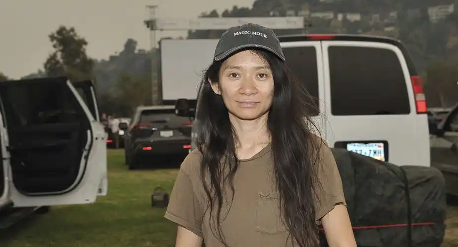 赵婷凭借无依之地斩获金球奖最佳导演最佳电影双奖