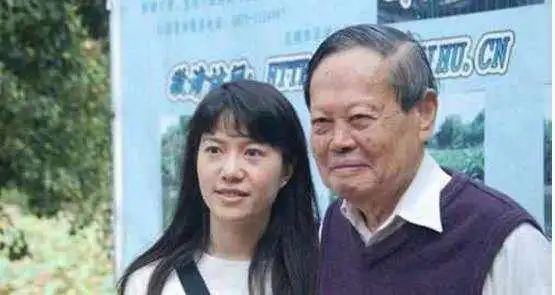 2019翁帆产下一子图片翁帆怀孕生孩子了吗