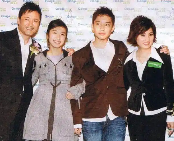 曾是周星驰的美女邻居,当红时退隐成老板娘,一对儿女长成这样!