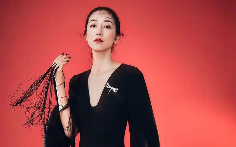 韩雪优雅时尚高清桌面壁纸.