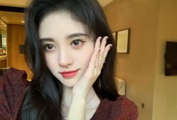 鞠婧祎"假qq号事件",粉丝被骗10万,网友:追星也要带脑子-鞠婧祎的qq