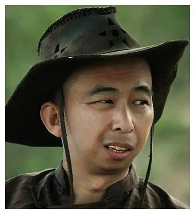 内地最丑男演员之一,演了多年丑角,妻子貌美如花
