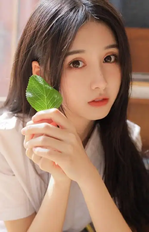 大眼睛美女日系制服诱人写真图片