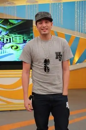 唐志中霸道占车位 不满:难道艺人就要被欺负吗?