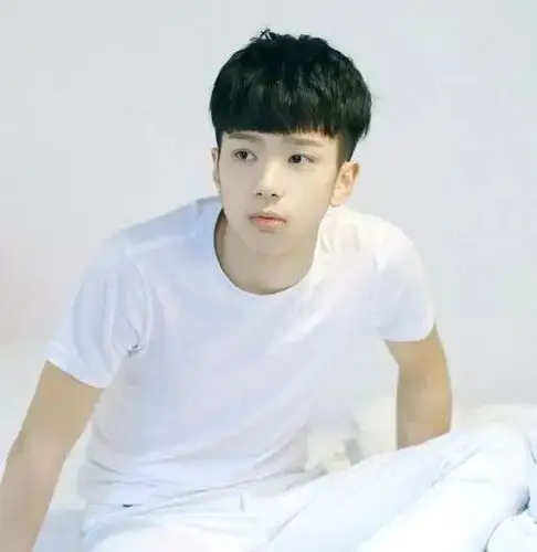 适合学生党剪的男生短发剪了就变帅